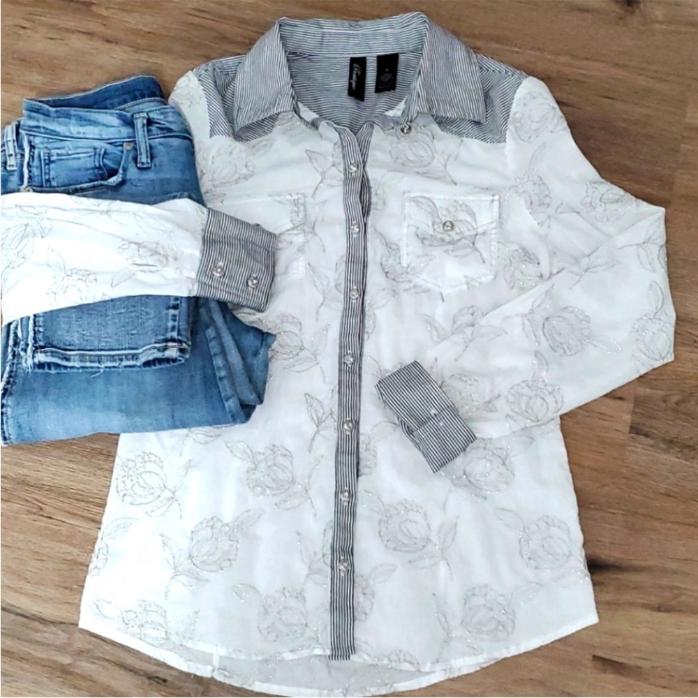 BKE Boutique White Floral Embroidered Top